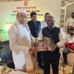 गोंदिया-बल्लारशाह रेल्वेच्या विलंबावर खासदार किरसान आक्रमक; गडचिरोलीत बँकांमध्ये तिकीट आरक्षणाची मागणी.